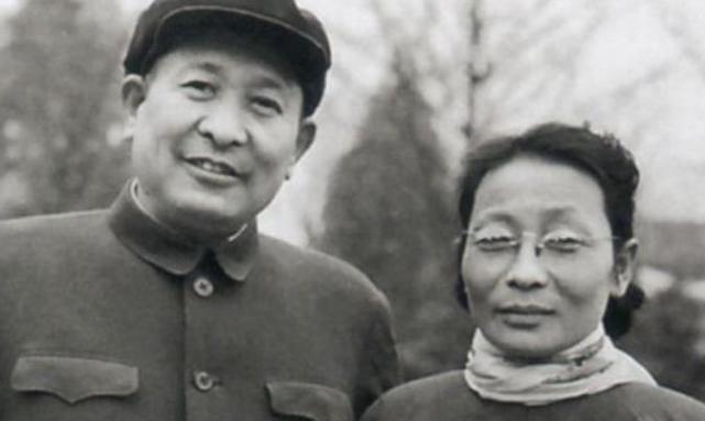 1947年2月，华野政治部副主任钟期光乘车外出途中，遭到6纵的几个伤员无故殴打。