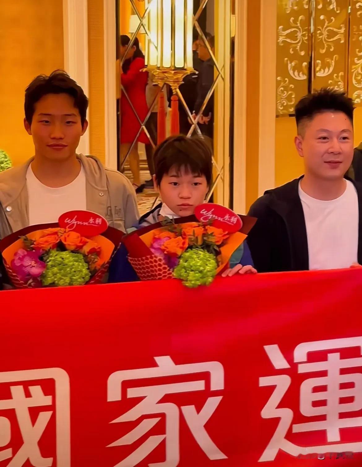 人家都是越长越大
婵宝你怎么回事
直接秒回21年的时候
嘟嘟嘴也太可爱了
归队训