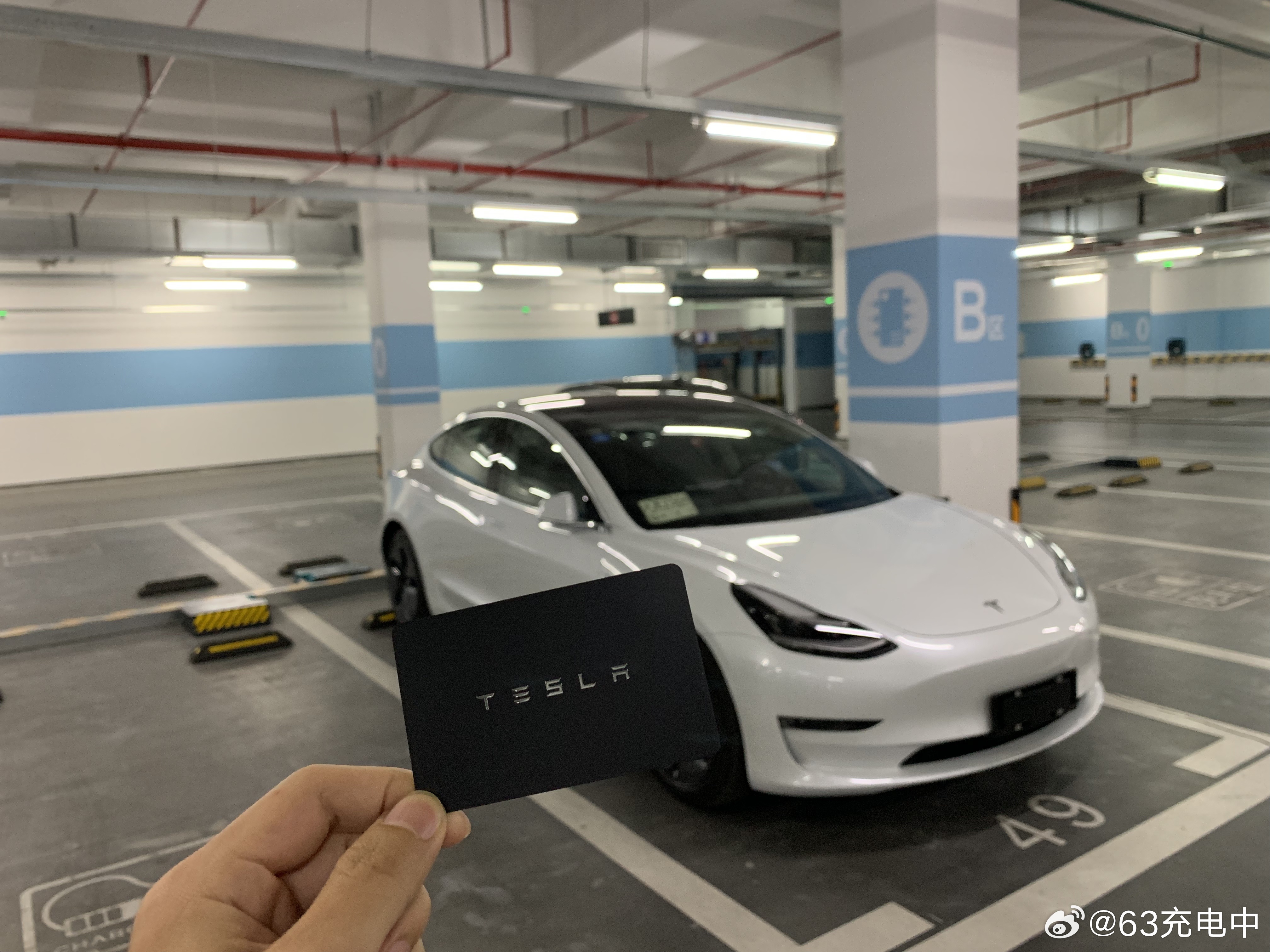 damn，微博那年今日帮我回忆起了第一次开特斯拉 Model 3，已经是 7 年