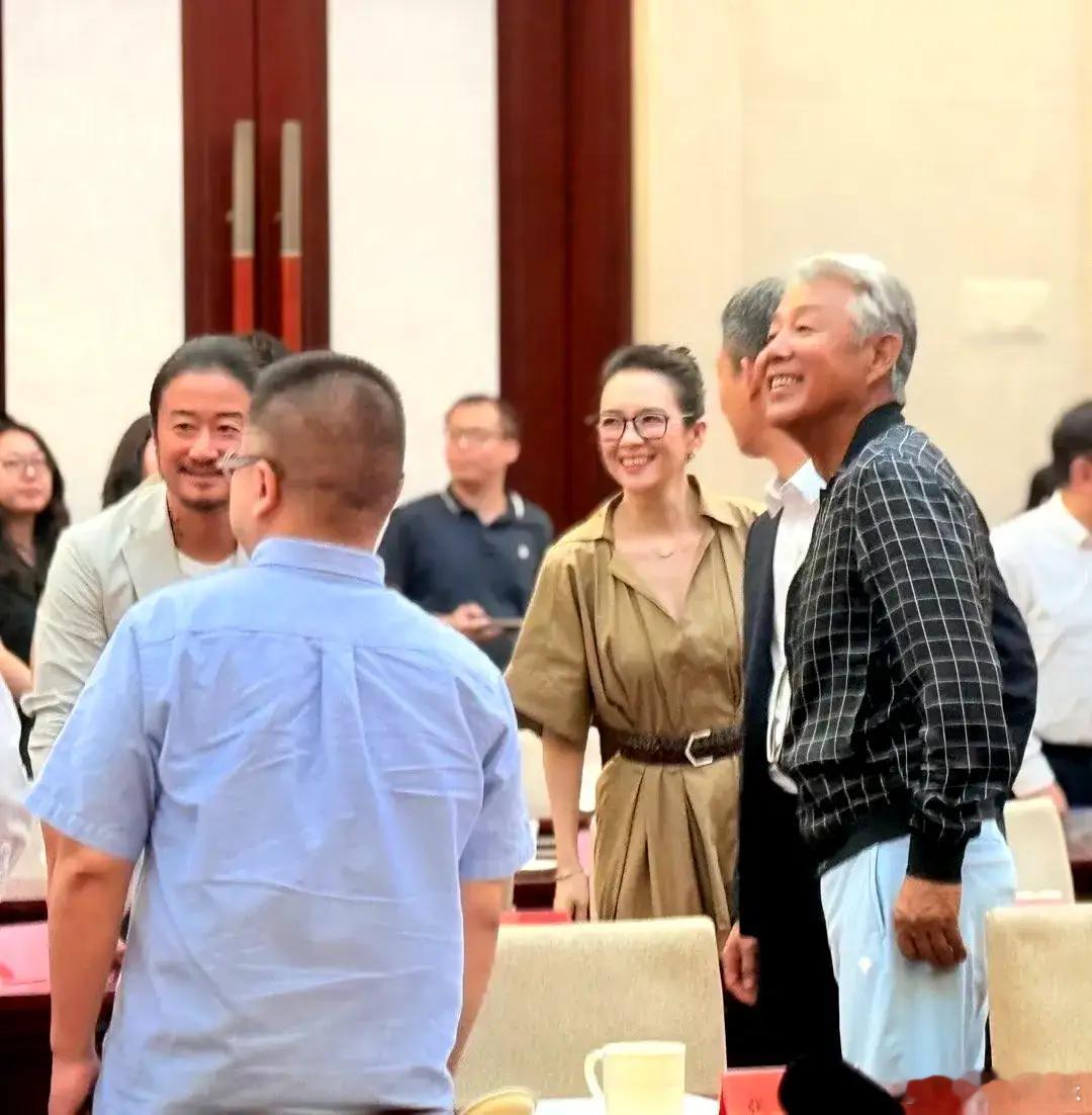 央妈镜头下的章子怡吴京看到央妈镜头里的章子怡和吴京同框，章子怡是真的抗住了镜头，