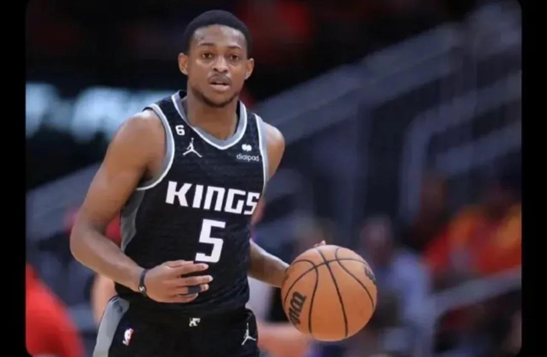NBA今日球星红黑榜单！
球队胜负，核心表现，球队明星，红黑榜单。
红榜者表现优