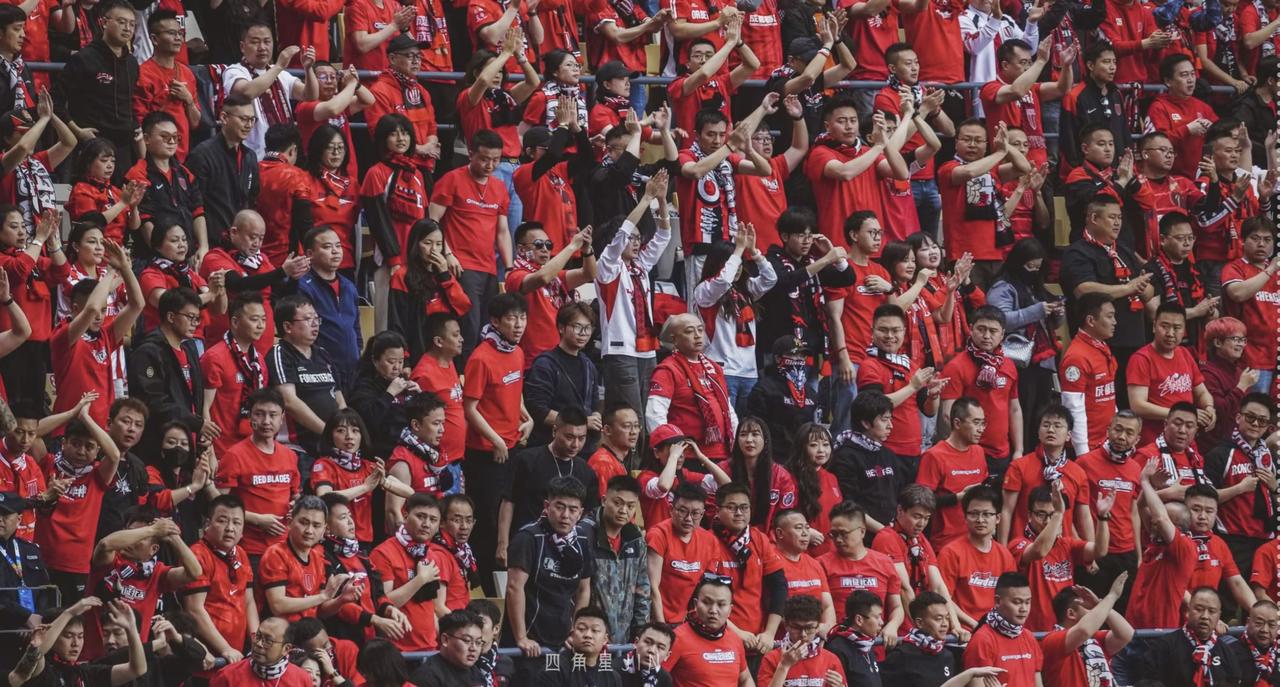 重庆VS成都(四川)足球成绩对比：
顶级联赛(甲A，中超)
重庆历史最好成绩：第