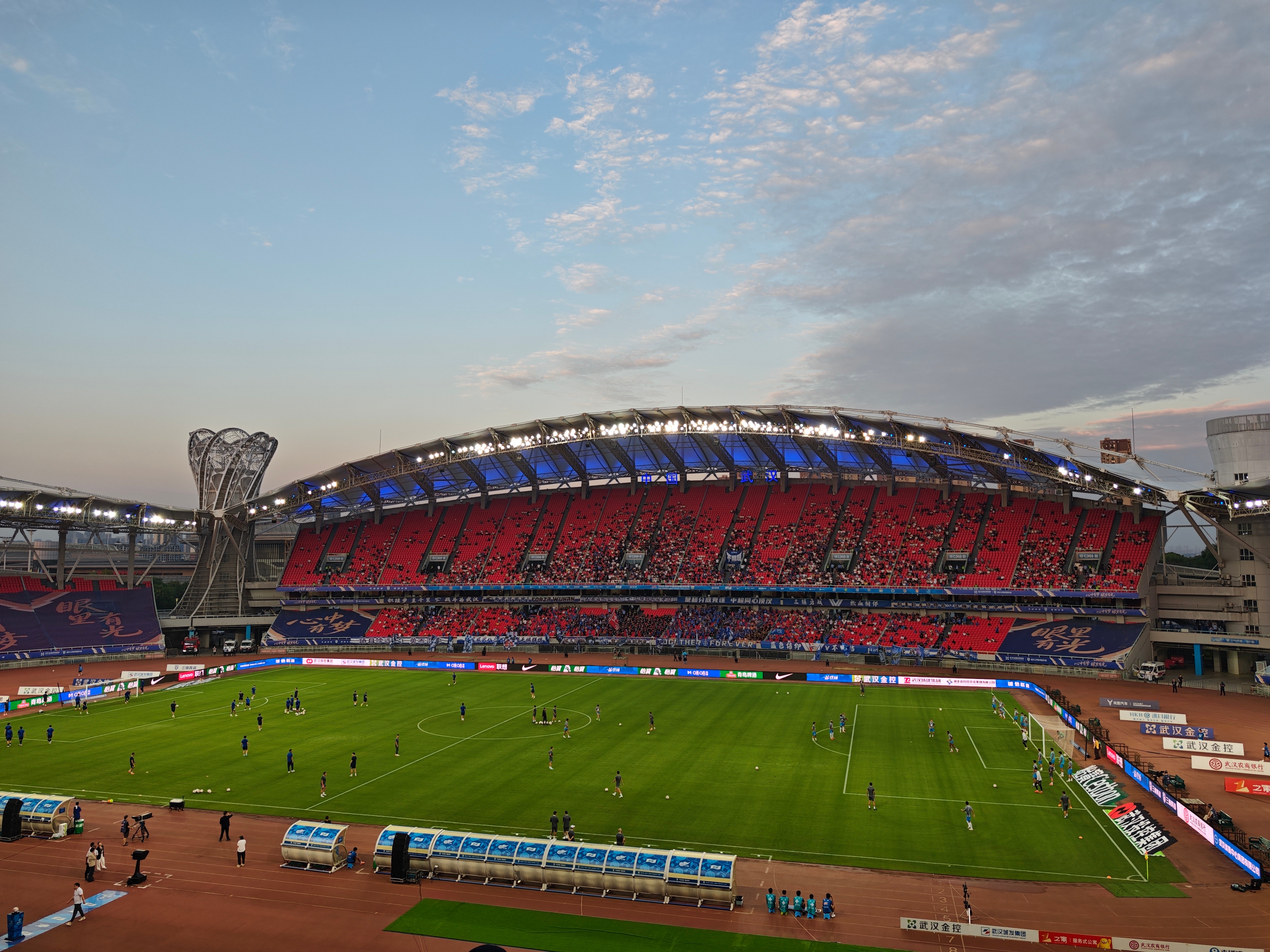 来鸟来鸟！今天热闹！⚽🔥武汉三镇vs青岛西海岸武汉三镇中超联赛中超联赛[超话]