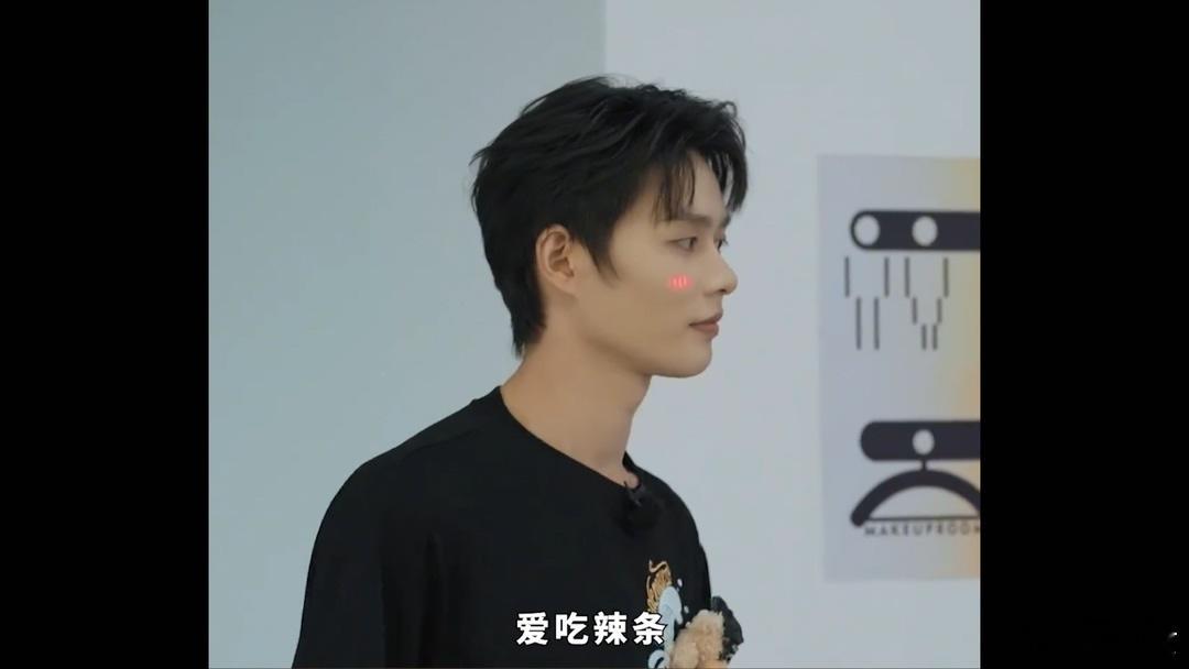 以前追剧时，柯淳就是我心中完美的霸总天花板，举手投足都是精英气场！直到 李沐宸杨