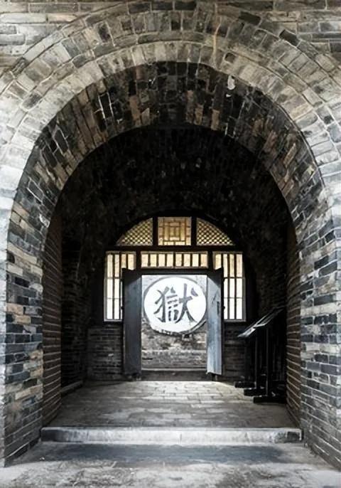 把人关进牢里，就彻底不管死活了？这个直觉未必准确。唐代律令里有明文规定，囚犯患病