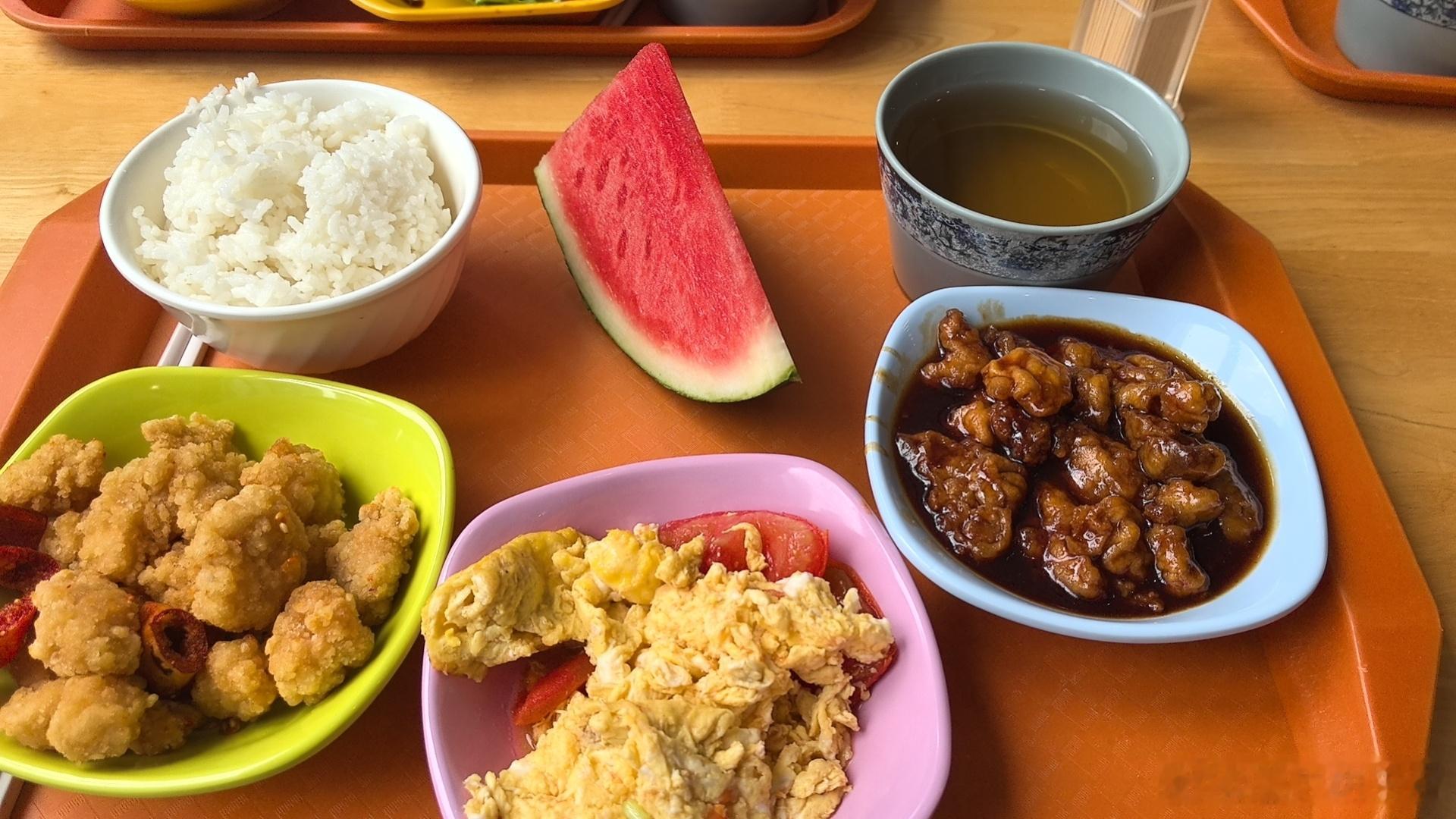 瘦的真相就两个字扛饿很真实很残酷对比过就知道了，虽然点的菜都一样，但是胖子必光盘