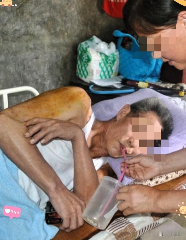 别站着说漂亮话，不信你试试全年无休守着失能老人？不是两天三天，是日复一日处理污秽