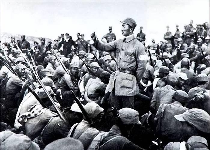 1939年，太行山一名八路军旅长，在饥饿的士兵面前，下令关押了找到南瓜的管理员：