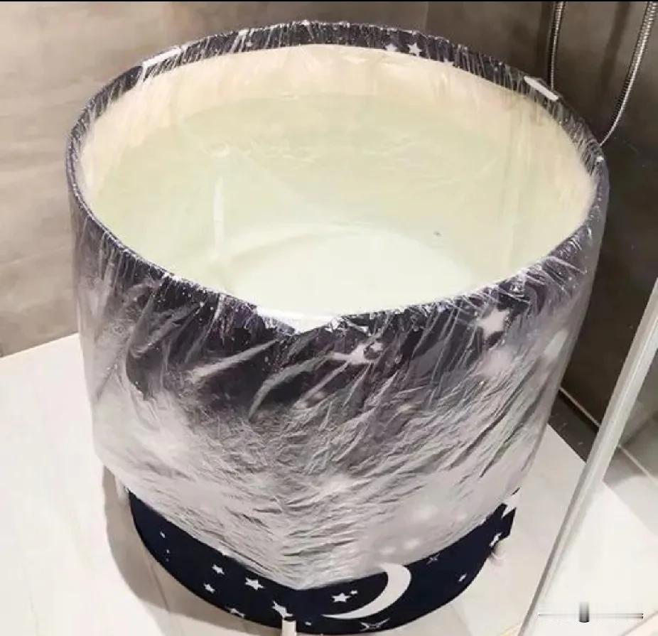 大家说我老公这样买东西是不是有点不地道啊
今天老公在拼多多一起买了两个折叠浴桶，