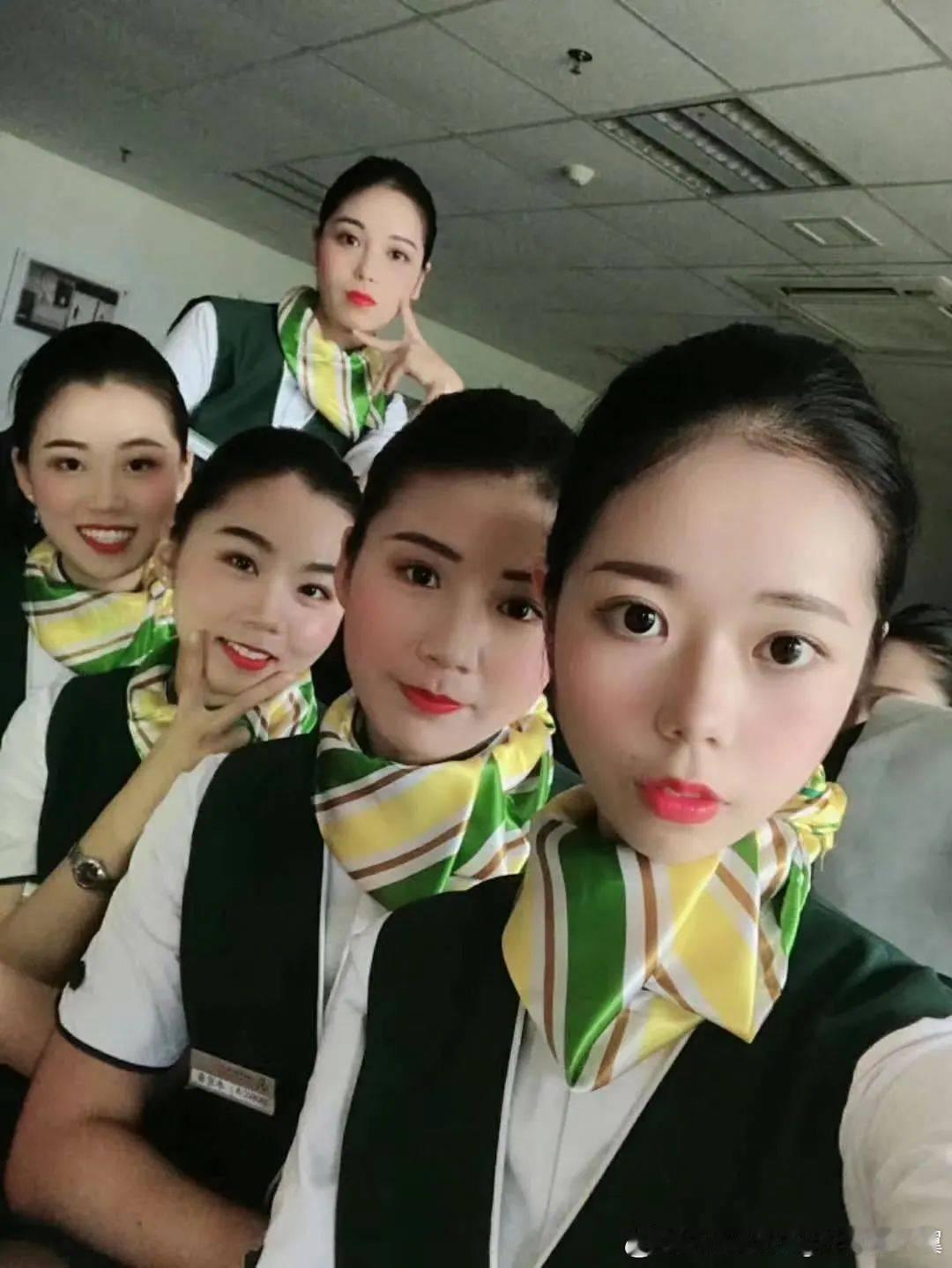 春秋航空女乘务员换平底鞋应该大力推广，可以减少空乘的职业病风险。高空作业需长时间