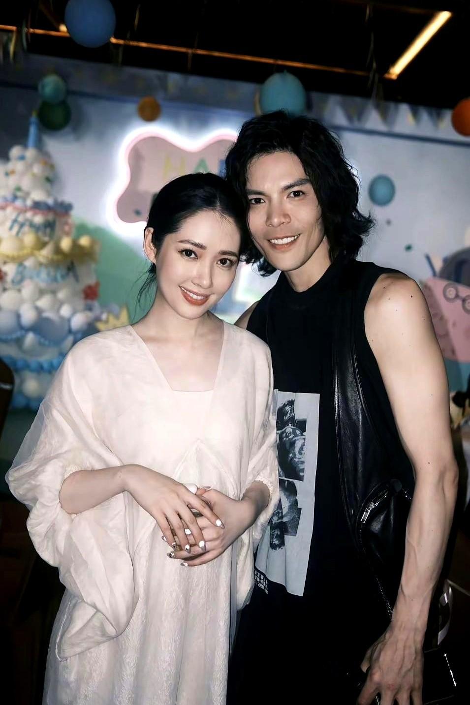 霍家、何家、向家也算是种瓜得瓜，种豆得豆了

比如奚梦瑶之前和老公逛街时随口提了