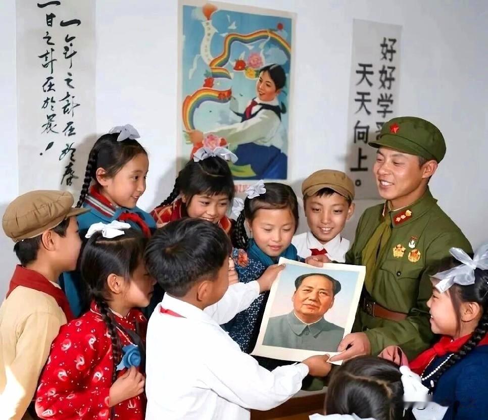 这张要说让人心里头暖,屋子不大,墙上红色标语清楚写着“好好学习,天天向上”,雷锋