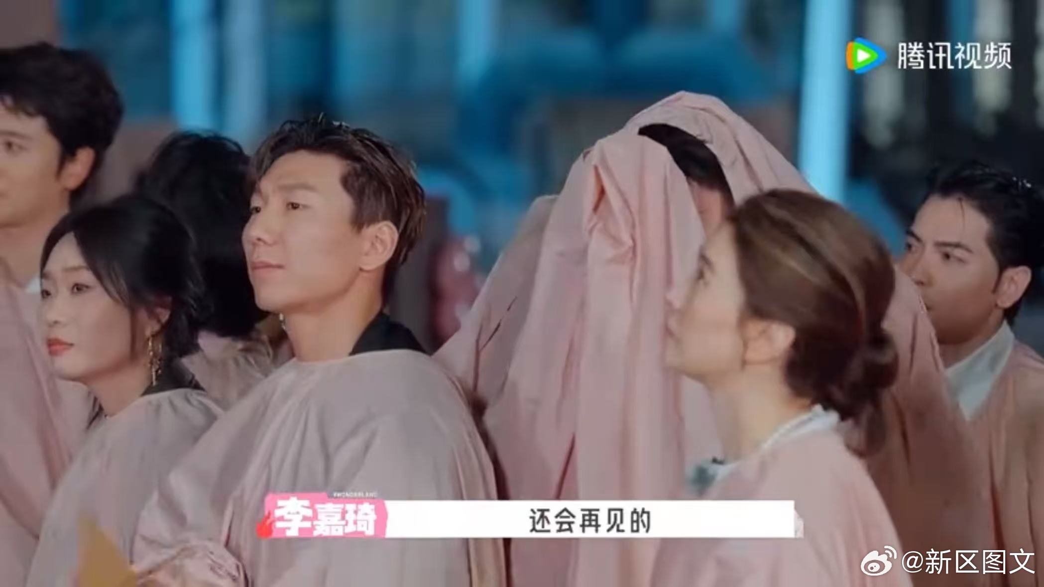 王子奇哭了看完收官路透瞬间破防，王子奇伤感落泪，在桃花坞不用刻意伪装，和好友携手