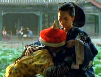 1915年，9岁的溥仪正躺在乳母怀中吃奶，谁料，太监张谦却突然闯了进来，看到眼前