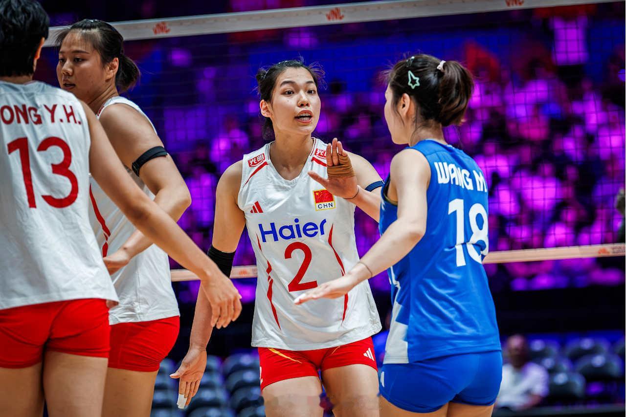 中国女排2比3加拿大女排2026世界女排联赛 今日亮点：✅唐欣首发主攻✅刁琳宇首