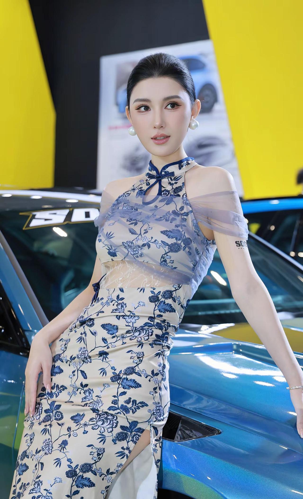 小露娜。车展气场女王 车展气质女神 @小露娜🔥