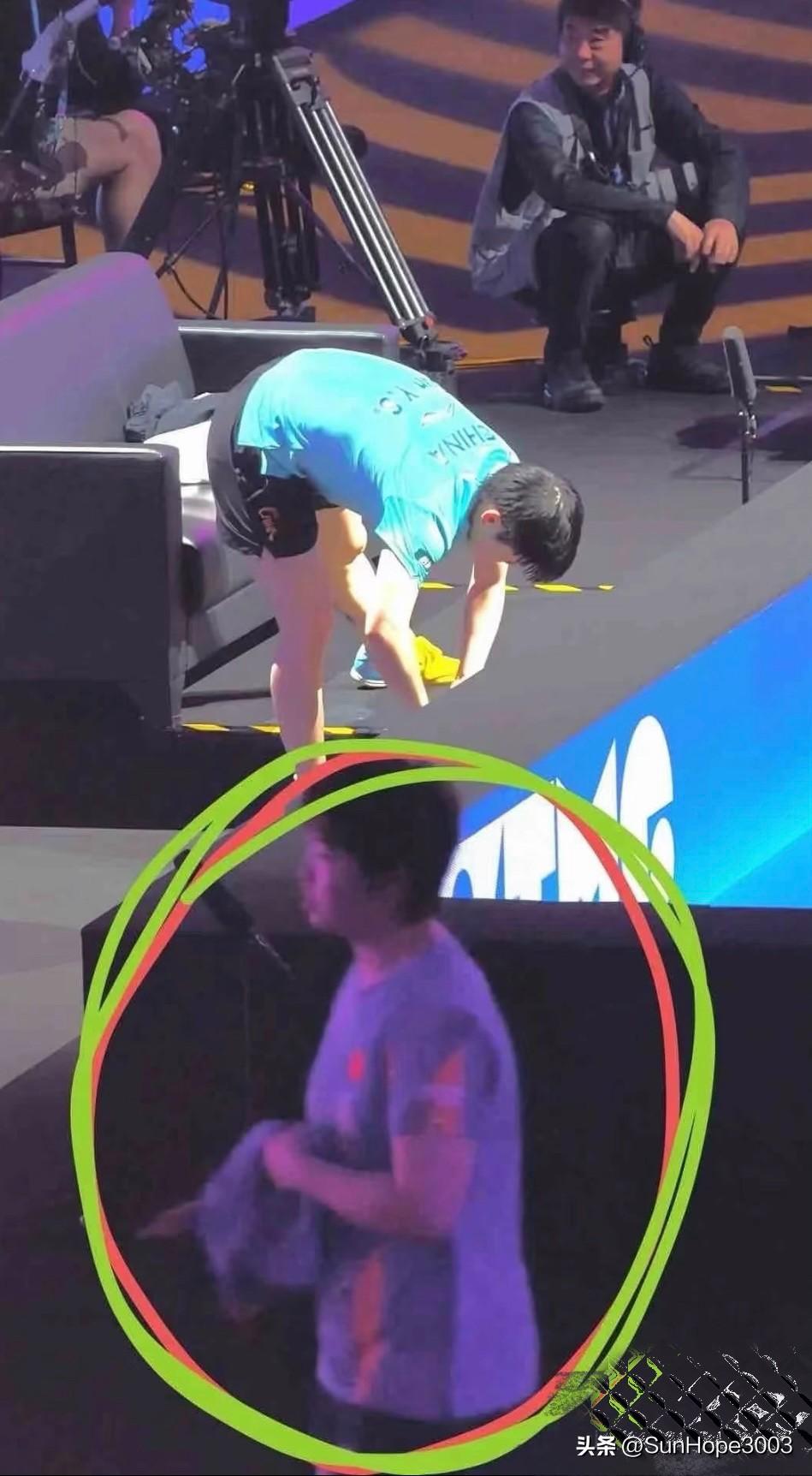 莎莎换衣服之前，蒯曼先去换的，这有什么可争议的呢！

蒯曼在工作人员的带领下，在