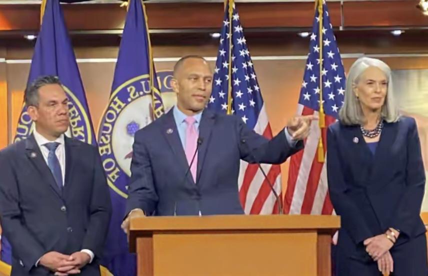 特朗普没经国会同意就派美军抓了委内瑞拉总统马杜罗，还说要接管该国，这波操作直接引