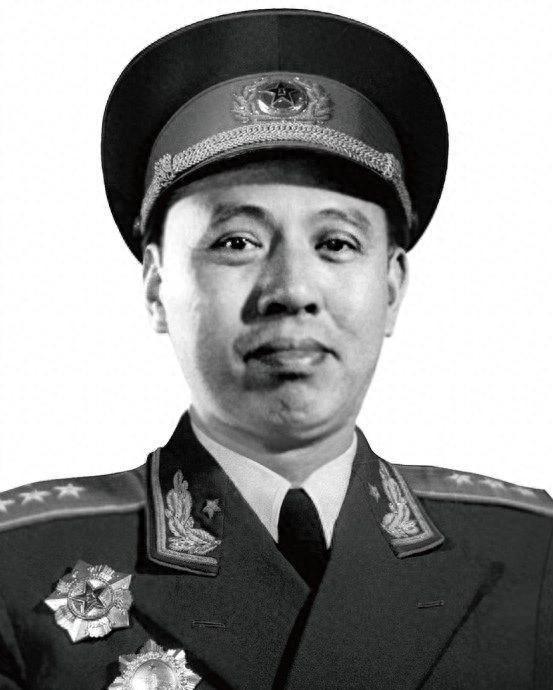 因八路军旅长鲁莽打人，毛主席果断下令先撤职，再调他去中央党校学习！
1938年初