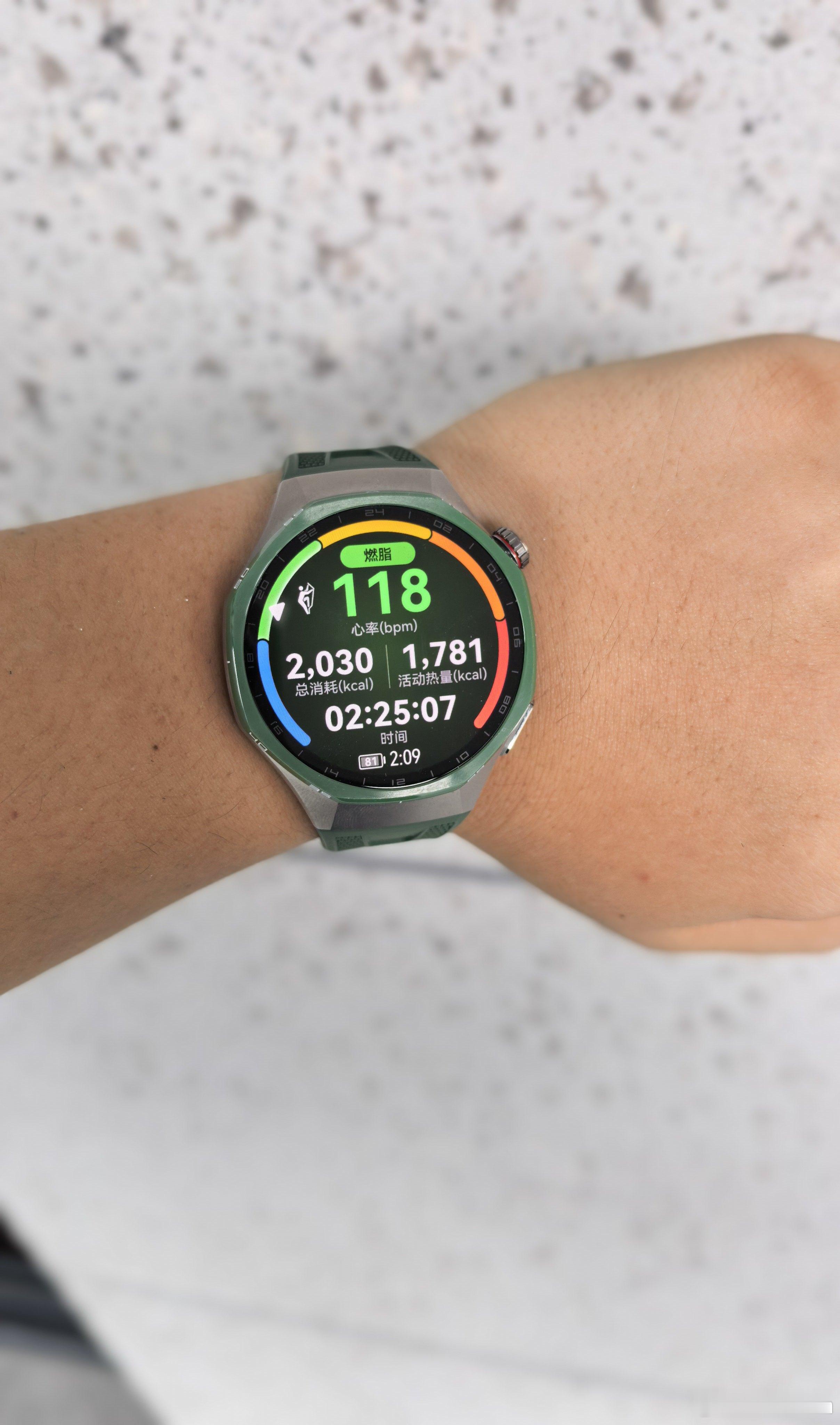 带上华为WatchGT 7 Pro，爽怕2小时，消耗2000打卡然后再吃上一顿朱