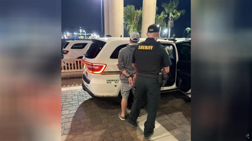 （CNN）三个州的执法部门联手挫败了一名经验丰富的前警察的计划。据称，此人曾表示