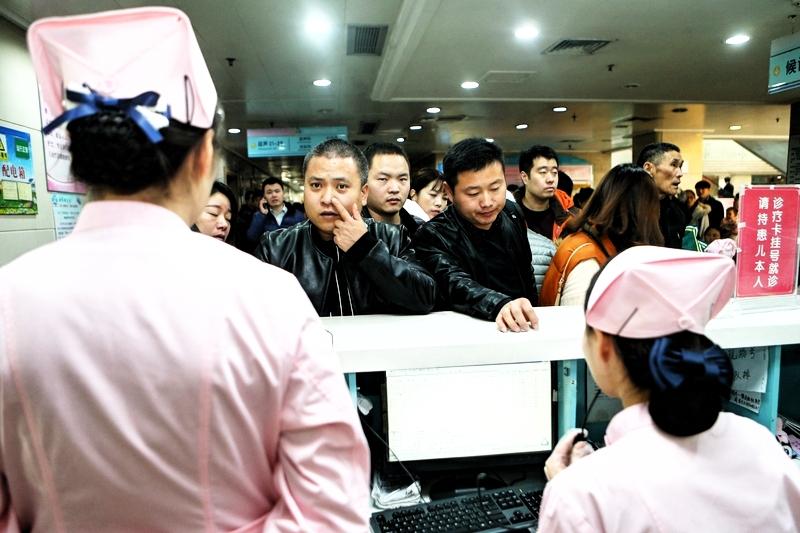 智能老师也承认医院的所有治疗，都是起辅助作用。真正康复还是决定于每个人的心态、生