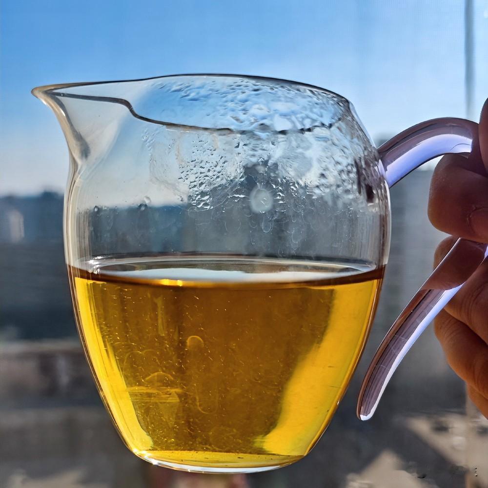 喝中药期间，别喝茶！

大年初一，拜大年之后，几个发小凑一起，闲聊之余，自然是以