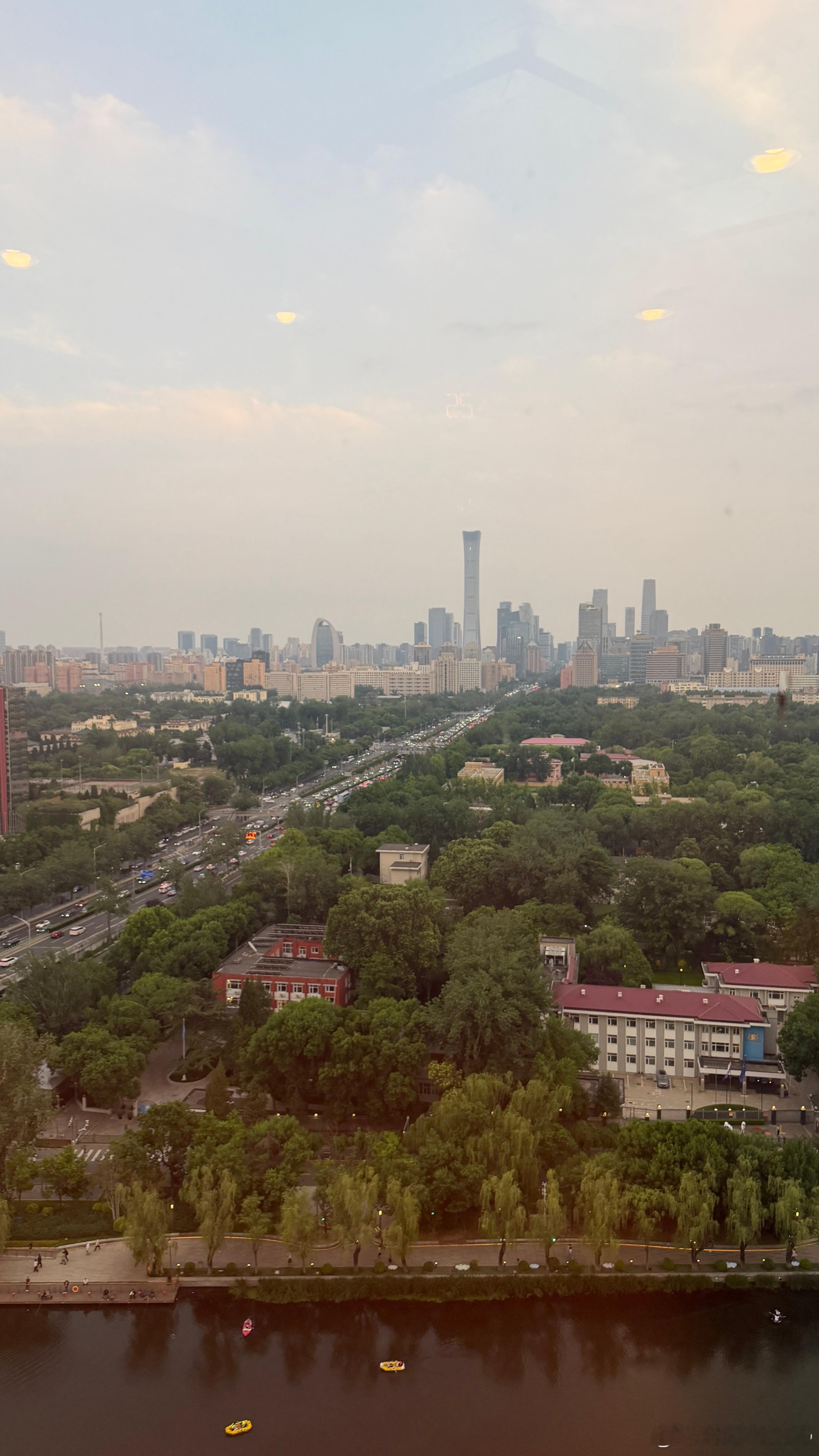 今天北京的天气不是最好的，但也比广州靓仔多啦