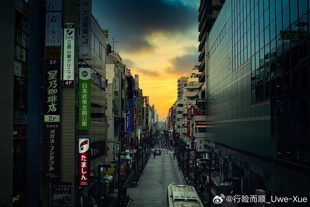 期权日记 周一上海多云。这个周末。资本市场最重要的消息，就是管理层发布了基金业绩