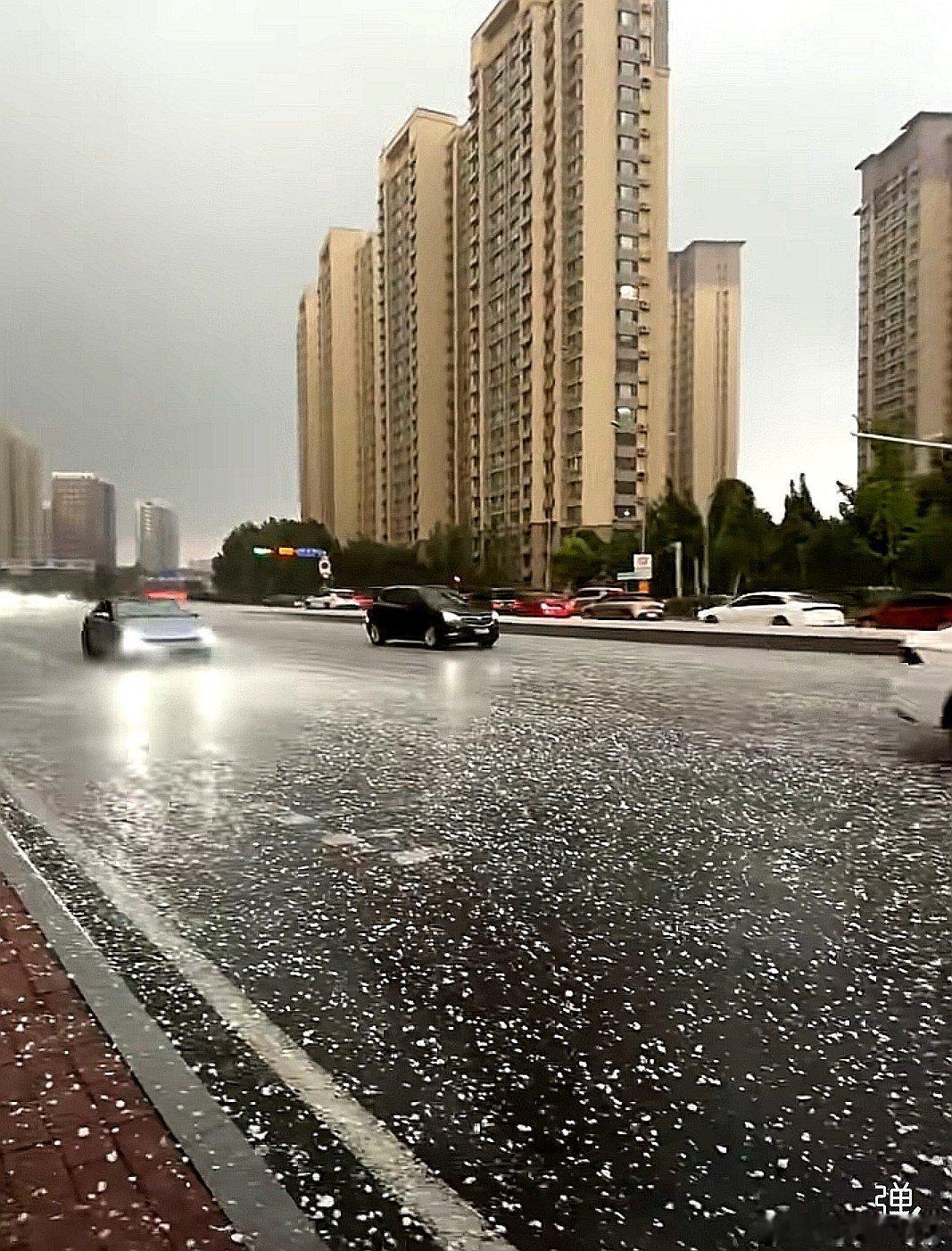 中国大陆山东省济南市下冰雹了，准备修车了，只下济南东边了吗