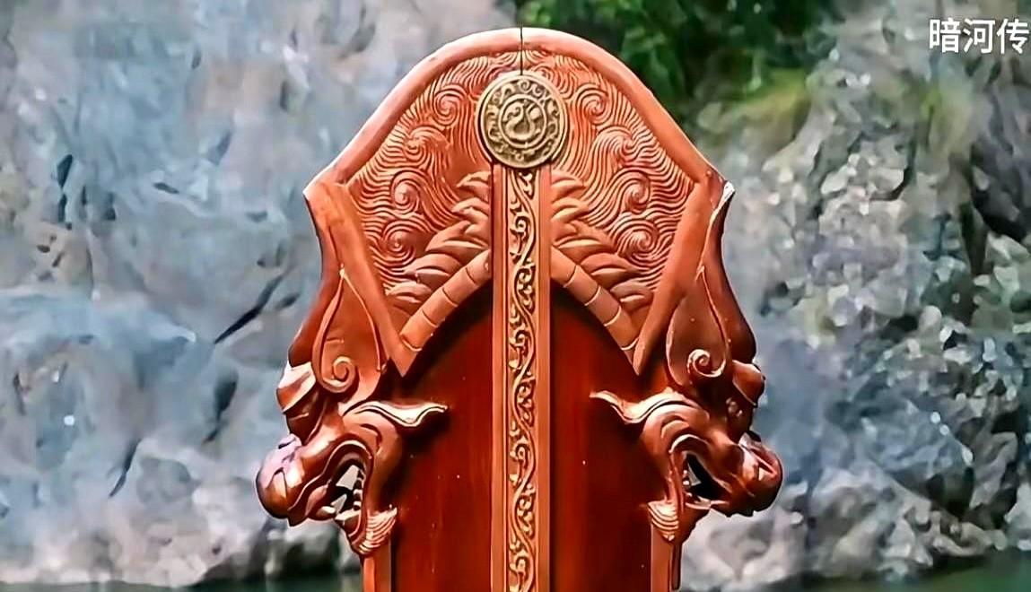 他演天才，却不敢太亮。
24岁演17岁，收着演，才像人。
不是他不够狠，是观众不