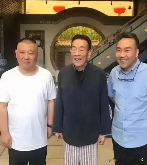 刚看到网上有人发表文中说，当初德云社天津分社在开业之初，杨毅父子没有按时出席郭德
