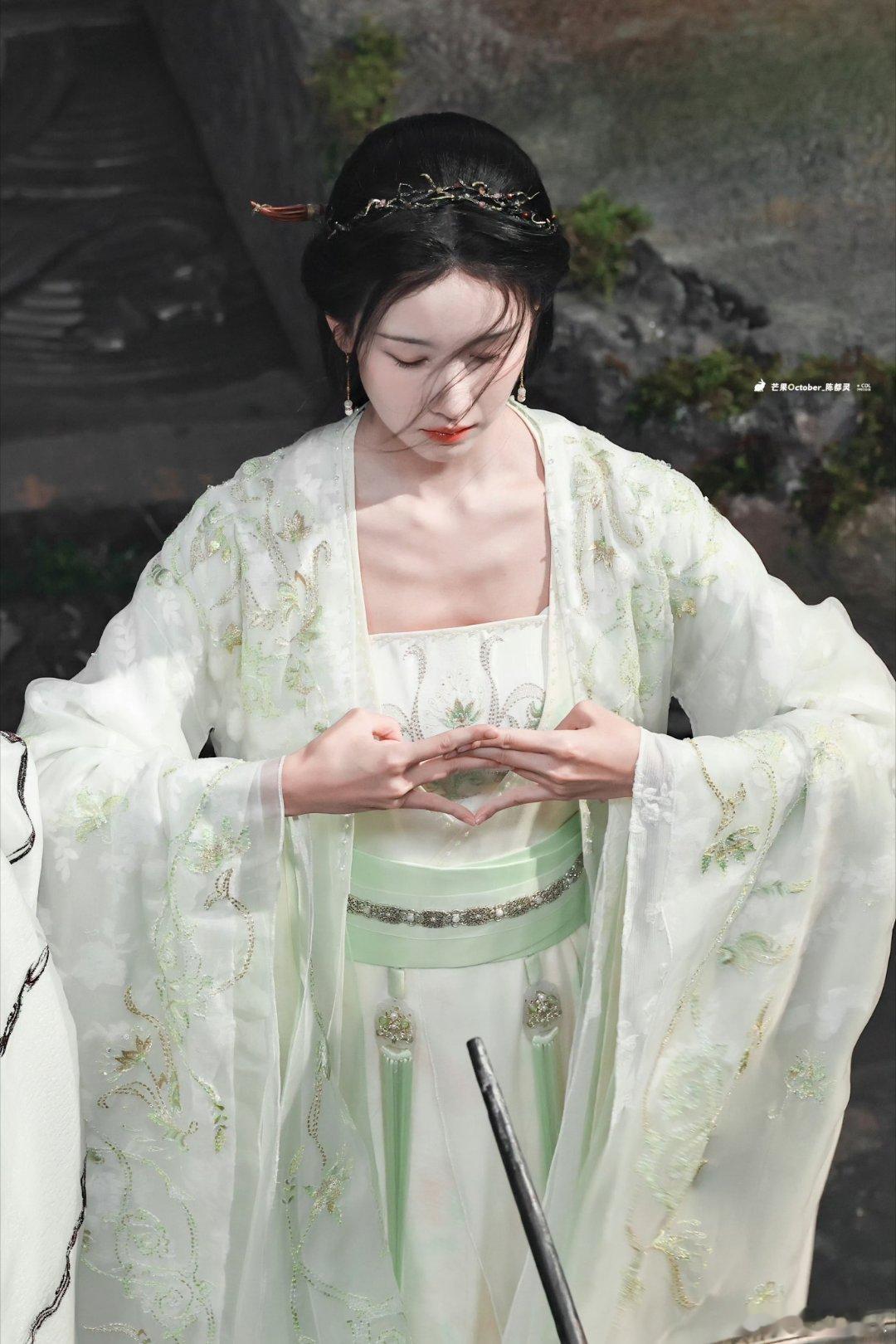 #陈都灵出演大梦归离# 《大梦归离》的预告还有谁没看到？看到陈都灵所饰演的神女文