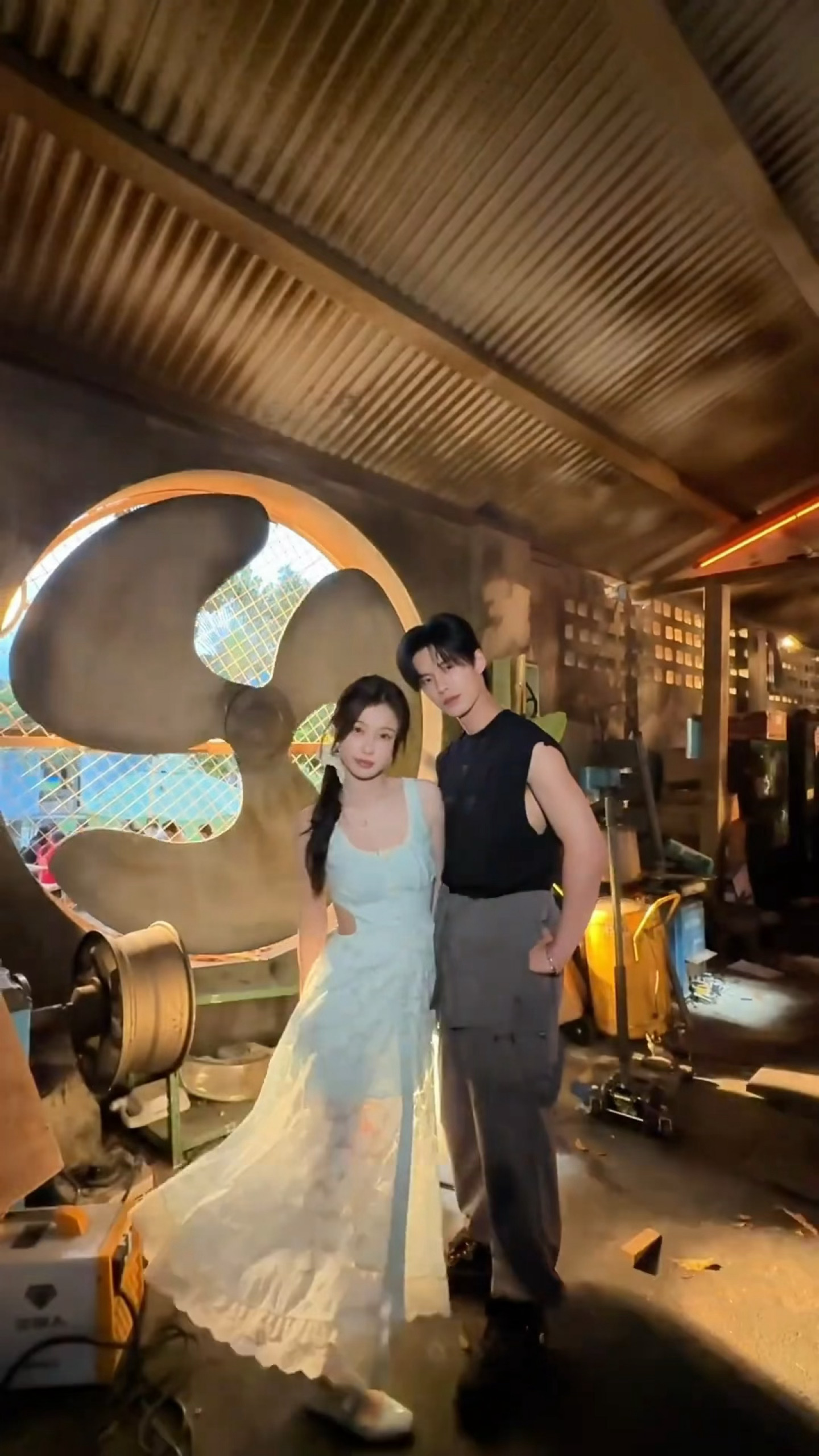 嗯她哥把姜暮养的发型衣服不带重样的而自己衣柜只有五彩斑斓的黑🫢泪目了 