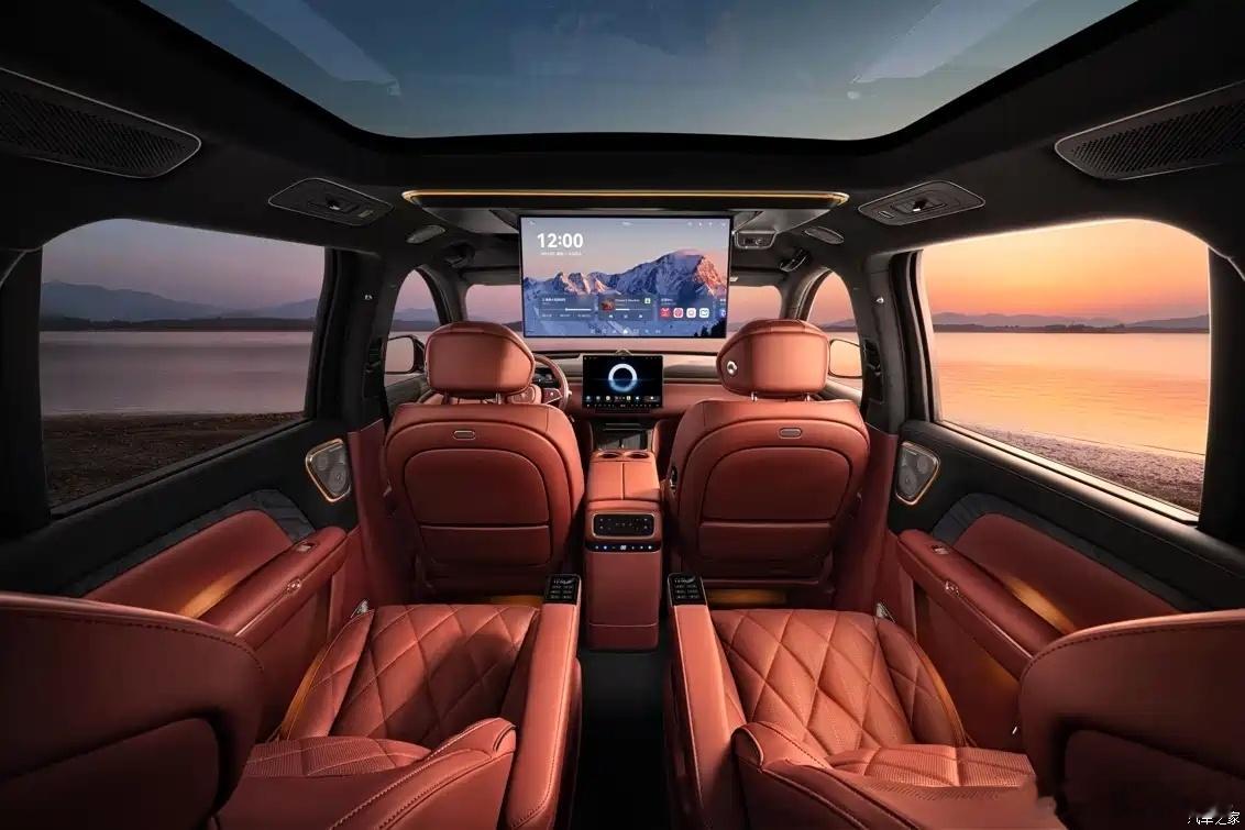 现在每款新出的大 6 座 SUV 或者 MPV，内饰上基本就是那几样，独立航空座