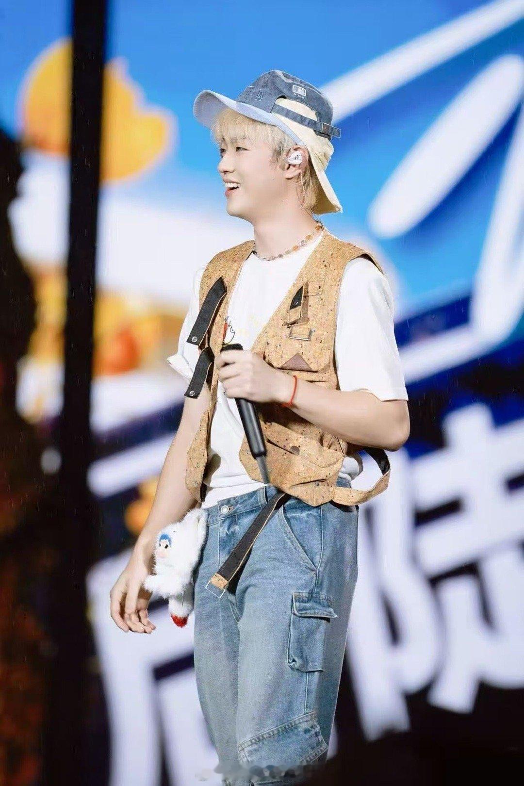 十个勤天演唱会wakuku成最佳观众 家人们谁懂，十个勤天演唱会上wakuku简