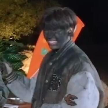 王安宇[超话]哈哈哈哈哈哈毕正明都没你黑！王安宇你笑亖我算了哈哈哈哈哈[允悲] 