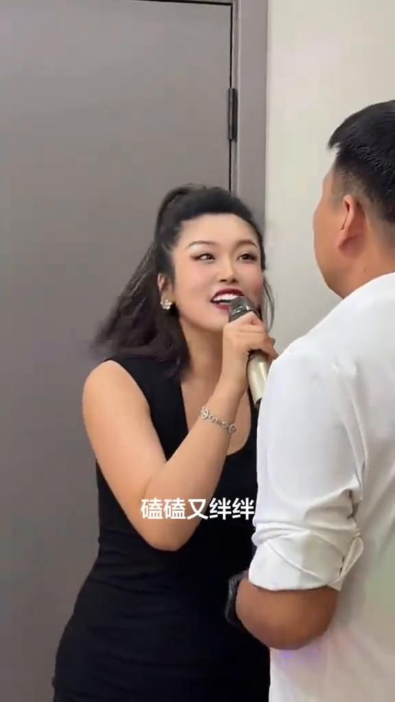 回首人生过半，还在原地打转。磕啊磕绊啊绊，磕磕又绊绊，被磨平了棱角，压垮了双肩，