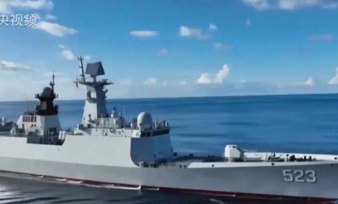 联合早报4月19日报道：中国官媒本周披露解放军曾与驶入台湾海峡的外国大吨位军舰缠