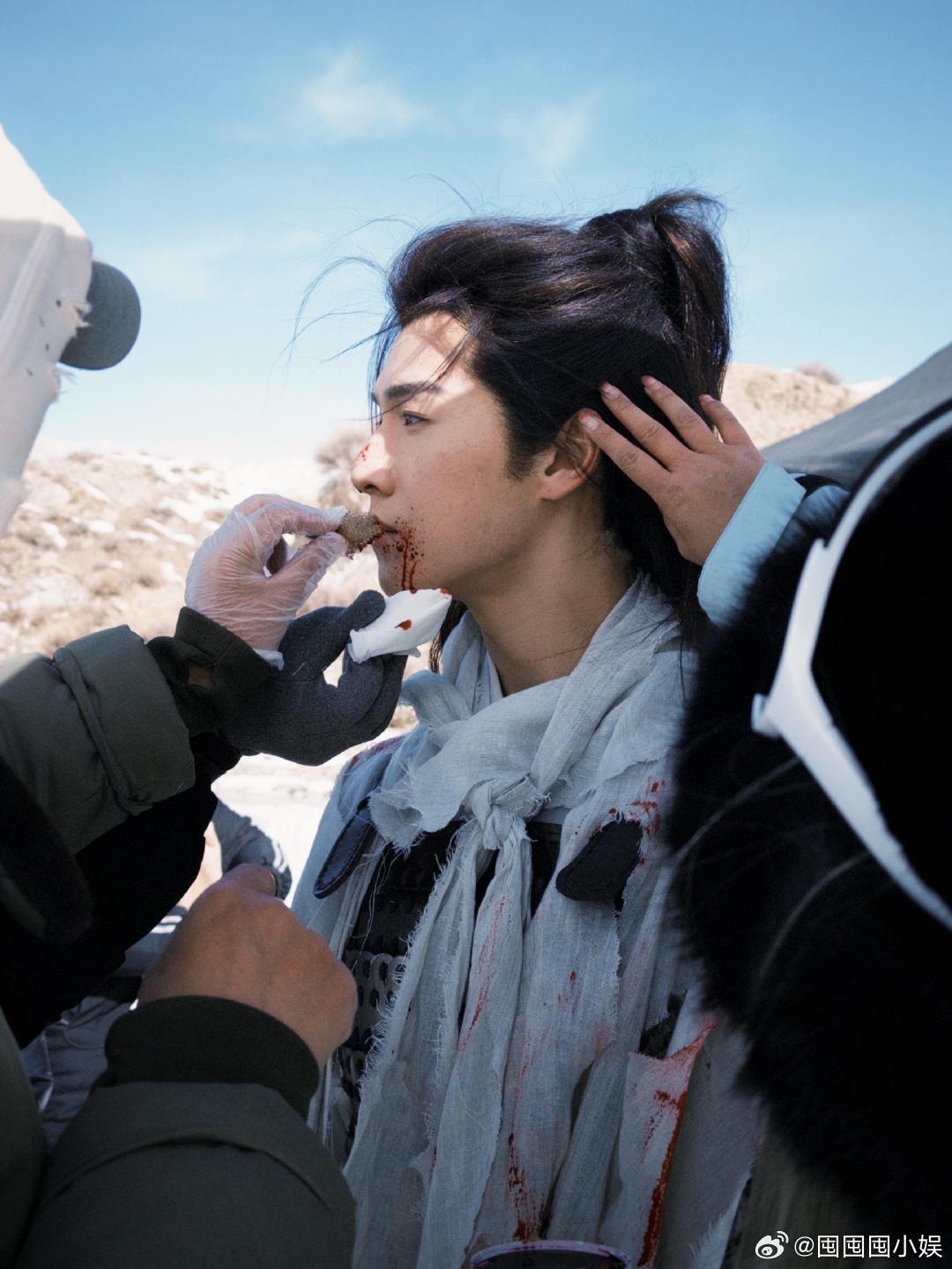 李昀锐战损妆自拍李昀锐晒出《冰湖重生》花絮照，诸葛玥帅爆了。李昀锐古人骑三轮