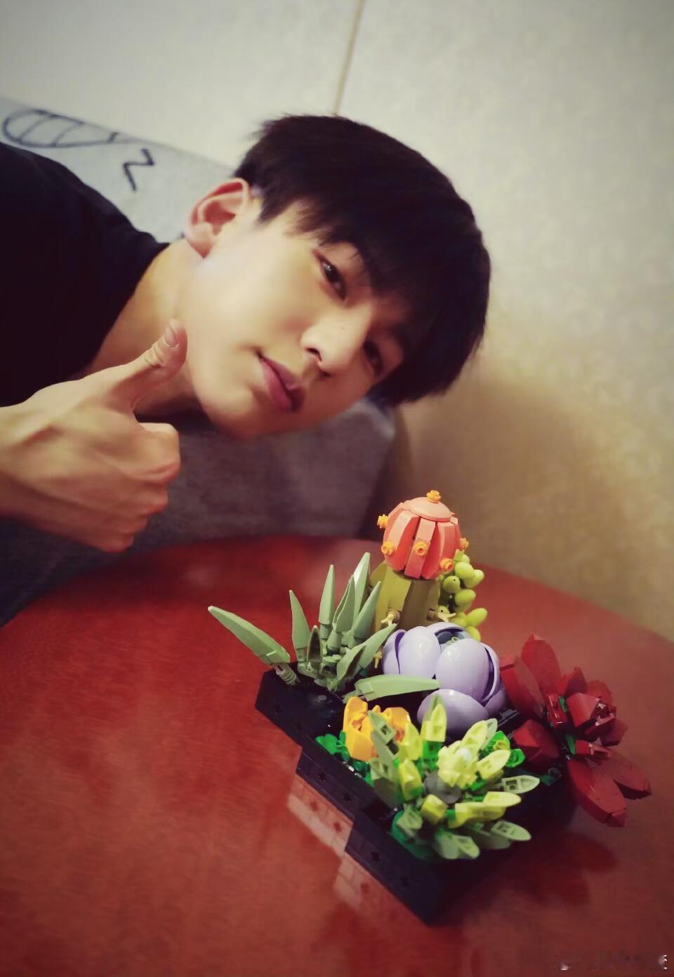 张凌赫[超话]  一堆早期张凌赫｜ ​​​