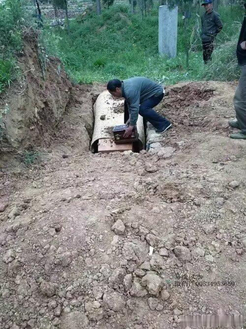 吉日良辰为福主墓地点穴、造葬、捡骨、迁坟安金大吉 