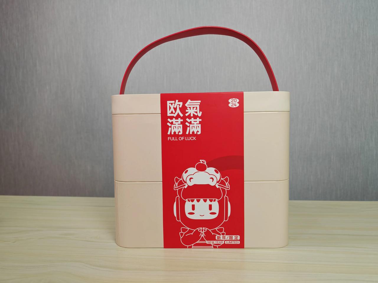 OPPO新春大礼盒真不错，拾音灯、旋转日历、麦克风、龙欧、麻将，看来今年要打一圈