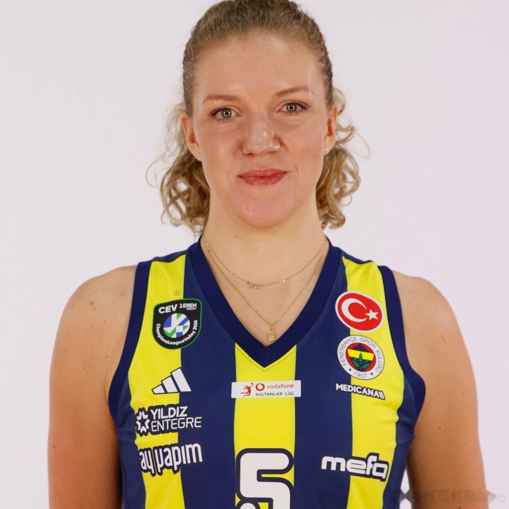 - 那么，从积分榜来看，瓦基弗银行是费内巴切最危险的对手吗？🎙️阿格涅什卡·科