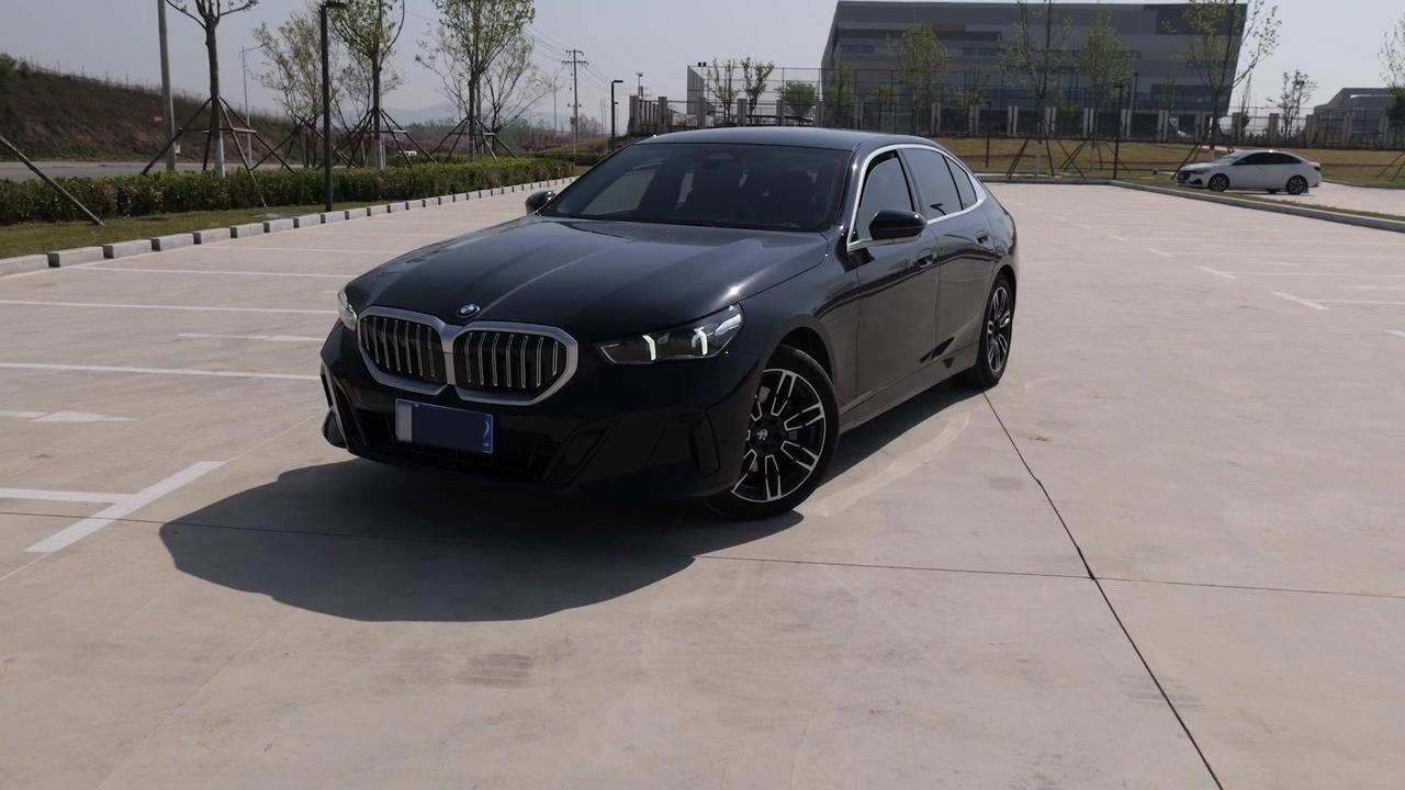 预算28万，26款宝马530Li怎么选？
预算内选车，26款宝马530Li性价比