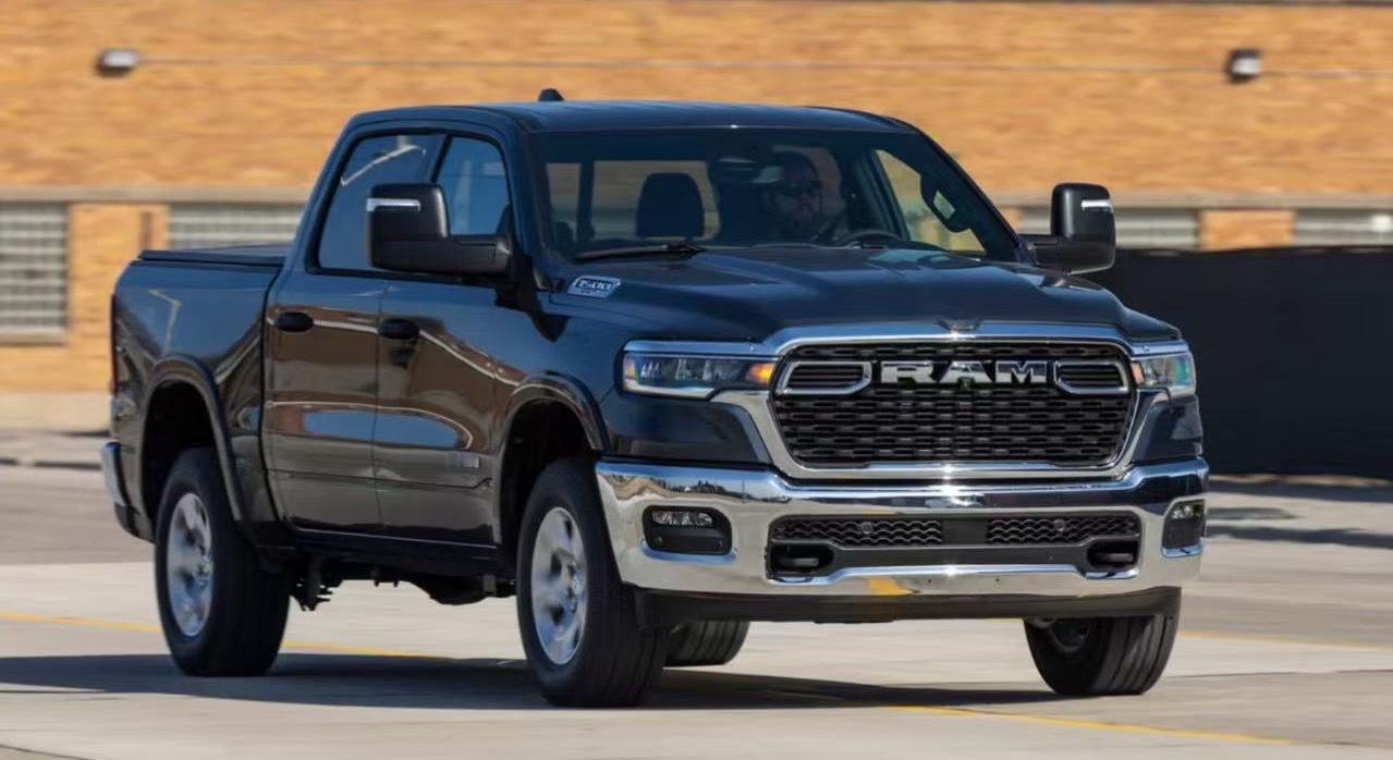 克莱斯勒 4月16日消息，克莱斯勒将在美国召回部分2025至2026款Ram 1