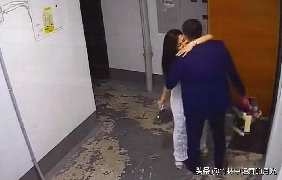 真搞不懂这对男女是什么关系，你说是两口子吧，怎么不分场合，在地下停车场就那么亲密