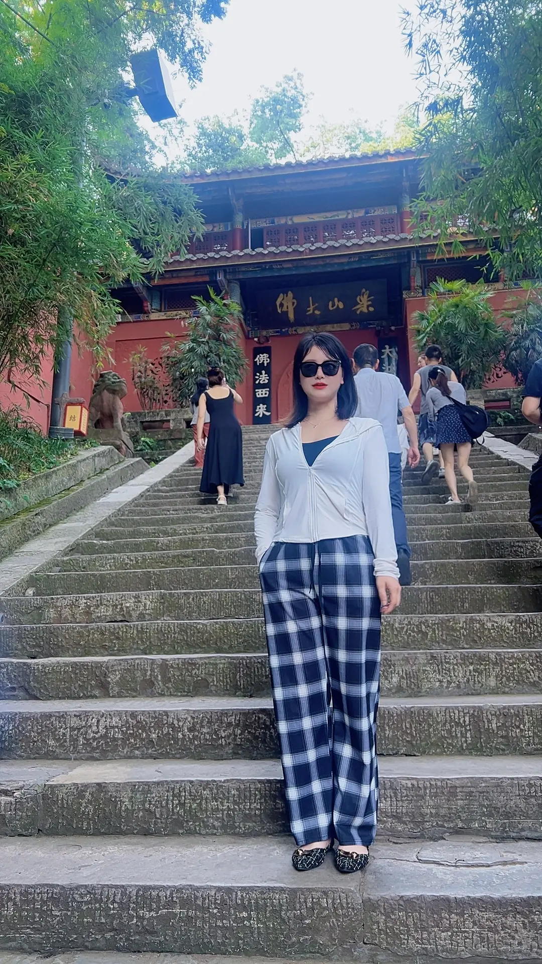 这辈子没什么野心，只想做富婆，愿春风知我意，赐我一亿人民币