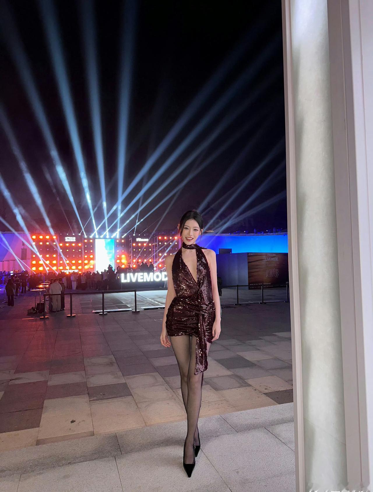 迪迪不畏
明星穿搭ootd ​​​