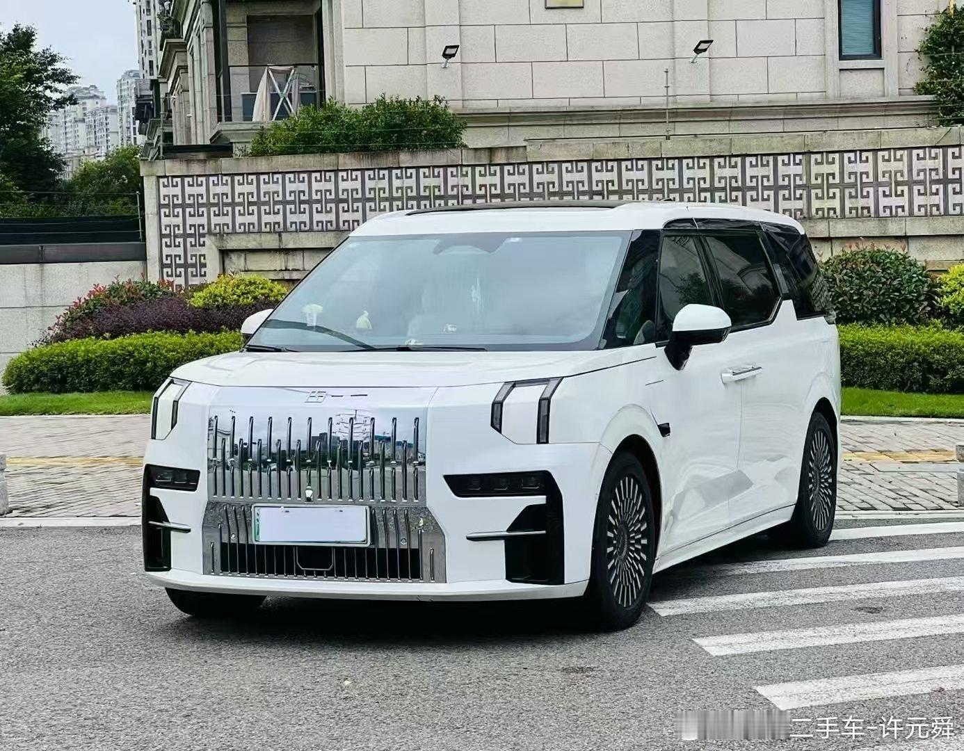 极氪009 WE 双电机 上牌23年3月 行驶4万公里，续航702km，配置丰富